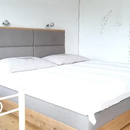 Κατάλυμα σε φάρμα Haus Hanshois Millstatt